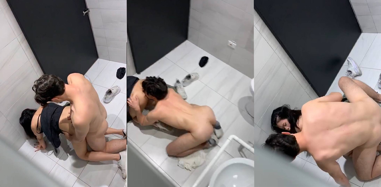 KTV同学聚会上两人厕所舔逼干炮 别人都在唱歌你俩却在厕所里享受高潮!