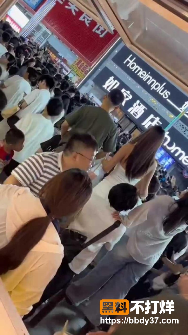 山东青岛李村乐客城抓奸事件现场6