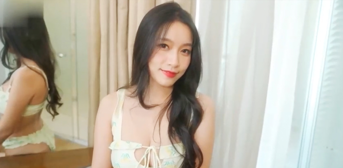 老哥外出上班后 淫荡嫂子穿上性感内衣勾引我 我掐着嫂子的脖子用力猛插!