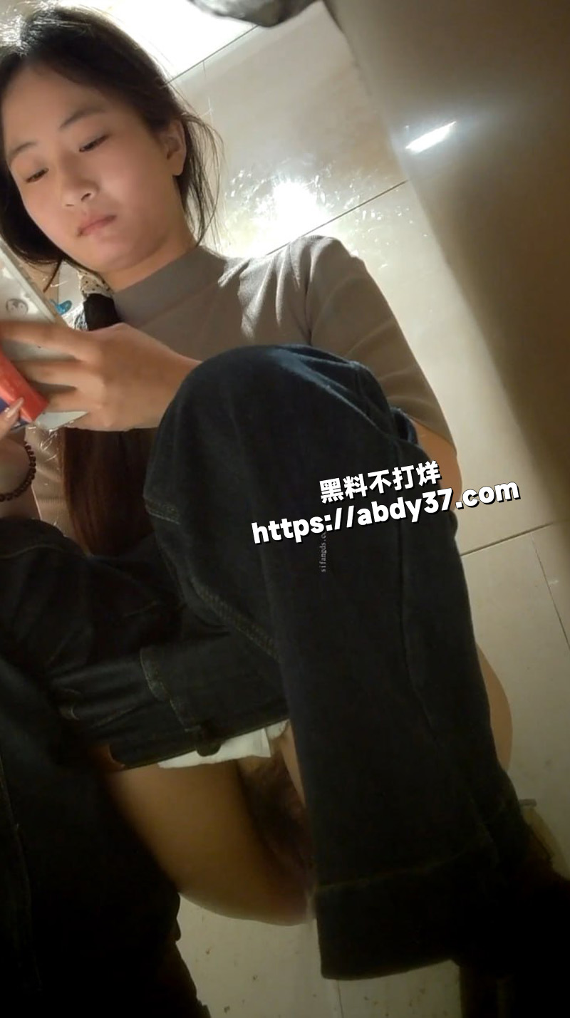 新流出酒吧女厕高清前景.jpg4