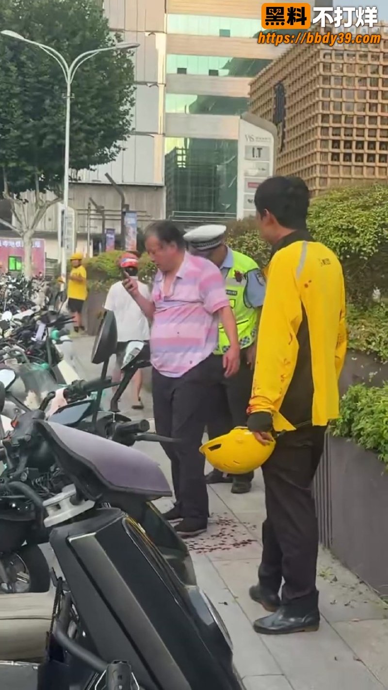 武商梦时代街头冲突  12