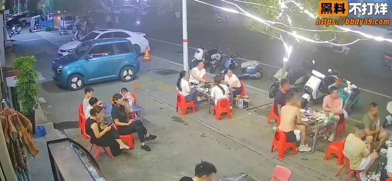 河南漯河夜市车辆冲撞 4