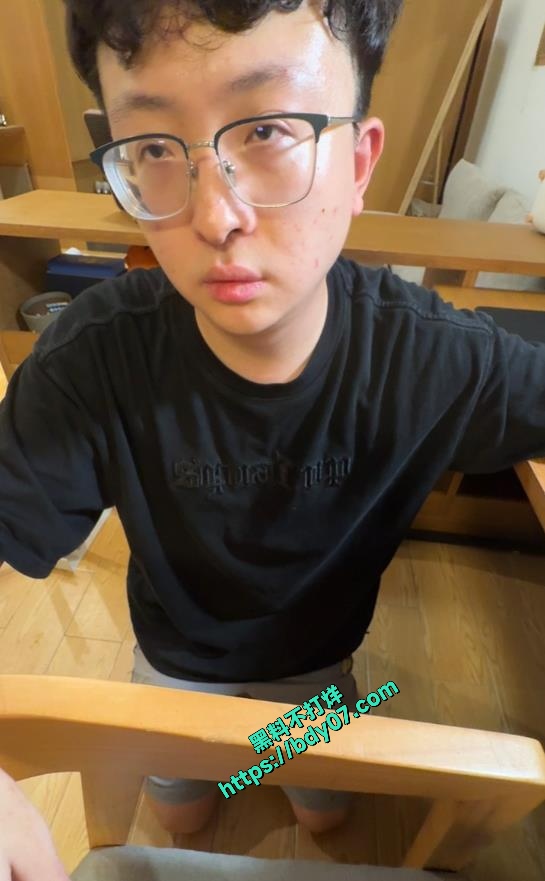 24其苦苦哀求别将嫖娼事情举报,立誓重新做人! (4).jpg