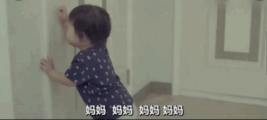 男子去少妇家偷情,女儿房间门外拍门找妈妈