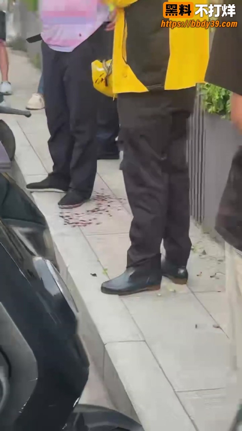 武商梦时代街头冲突  8