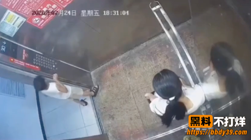 抖音网红六六电梯冲突母子围殴女子 女子提垃圾催促男孩引发扭打 难怪这么嚣张原来是个网红