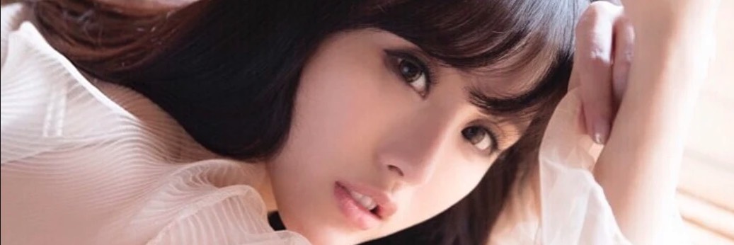 绿帽分享平时保守老婆 调教后自拍已经很放得开了 她现在床上特别骚