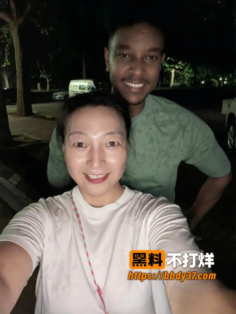北京70后阿姨王艳芳出轨黑男02