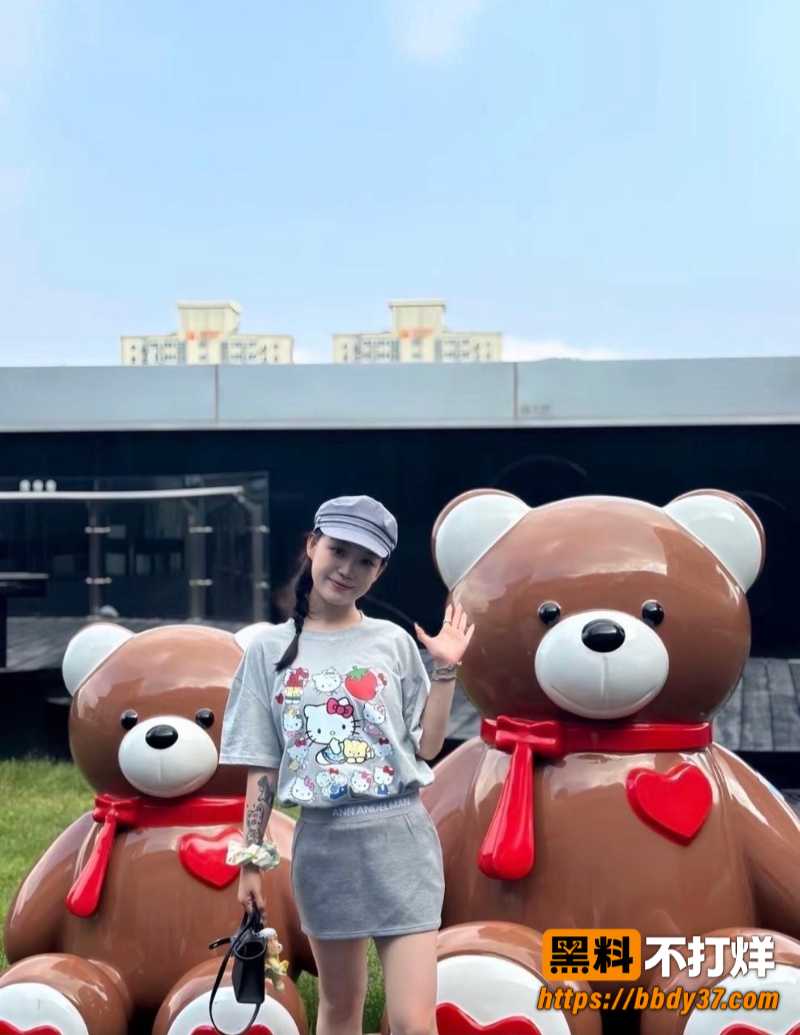 清纯大学生私下竟是金主胯下母狗 在出租屋被花式无套后入猛操 要不说有钱可以为所欲为