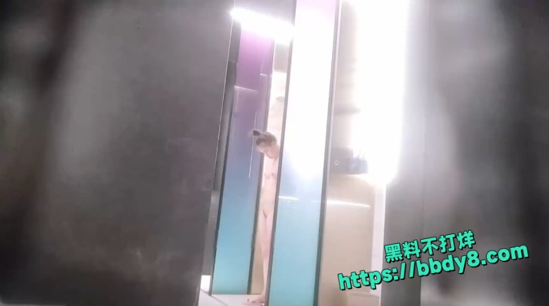偷拍洗澡 3