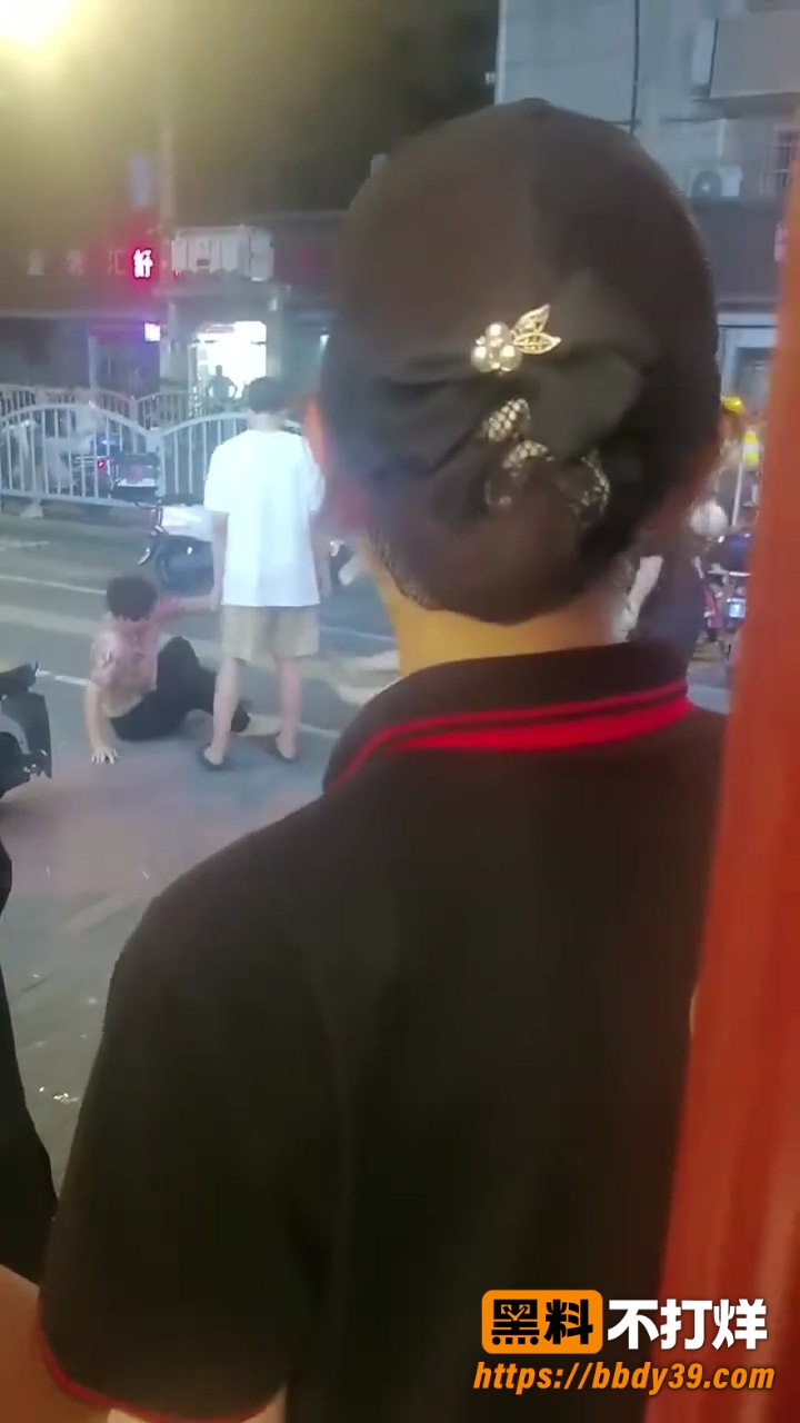 上海街头抓小三3
