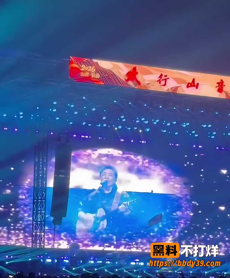 草地人群扎堆