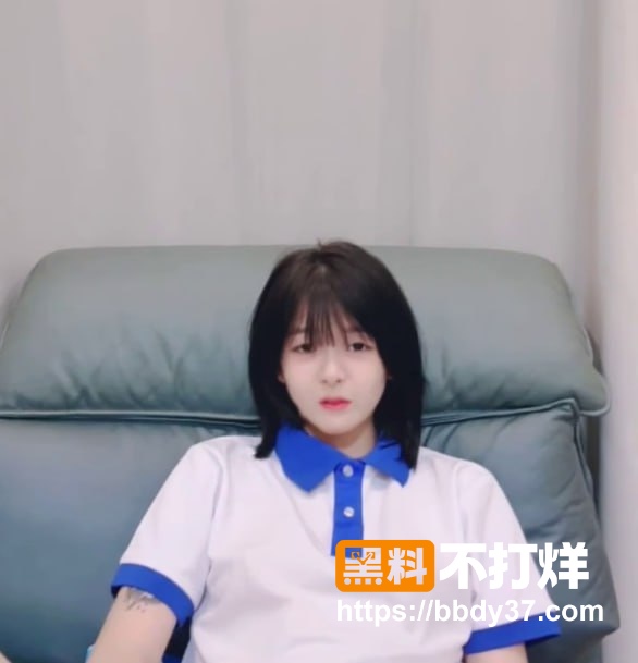 清纯短发学生妹直播下海3