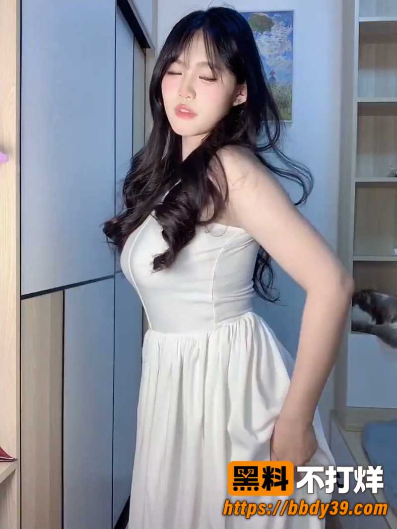 快手巨乳美臀女神猫猫1V1私密流出 自慰揉奶发骚吐舌勾引金主 纯欲外壳下的肉欲本能彻底爆发