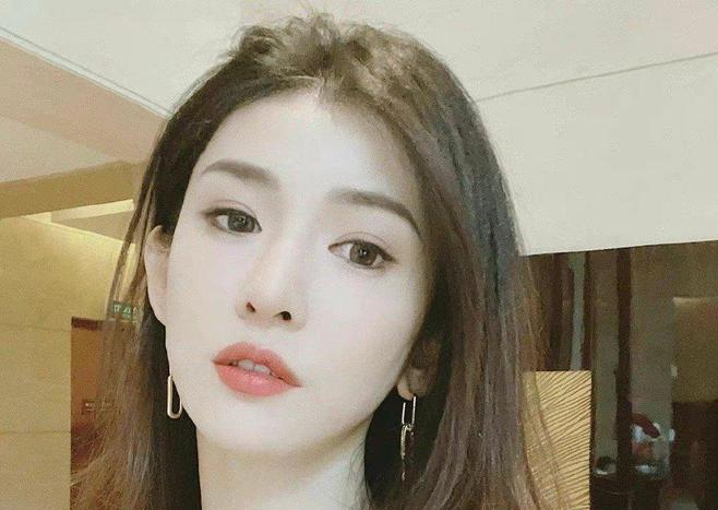 李易峰事件女主胡湾牵扯更大瓜?曝手握娱乐圈17人证据 受到人身威胁