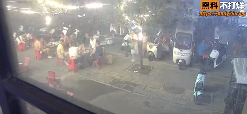 河南漯河夜市车辆冲撞 6