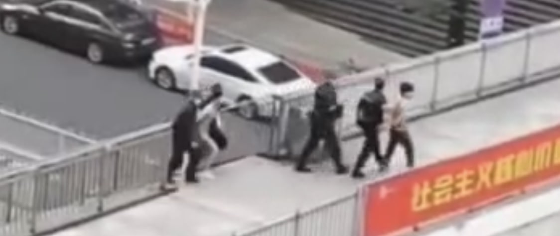 网传贵阳花果园强日不行就推女主下楼事件