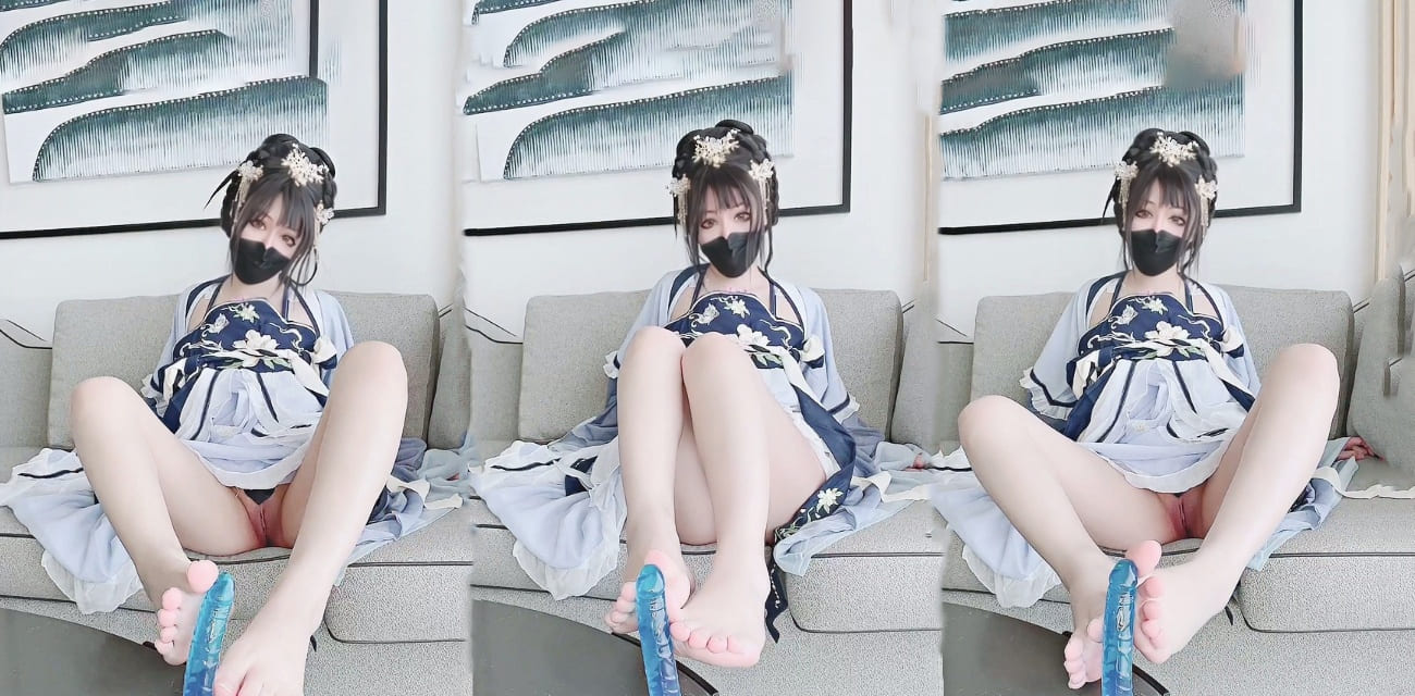 白虎女神Hinatasama汉服足交假鸡吧 用白嫩脚丫玩弄玩具 露出白虎粉逼 让你眼神乱瞄