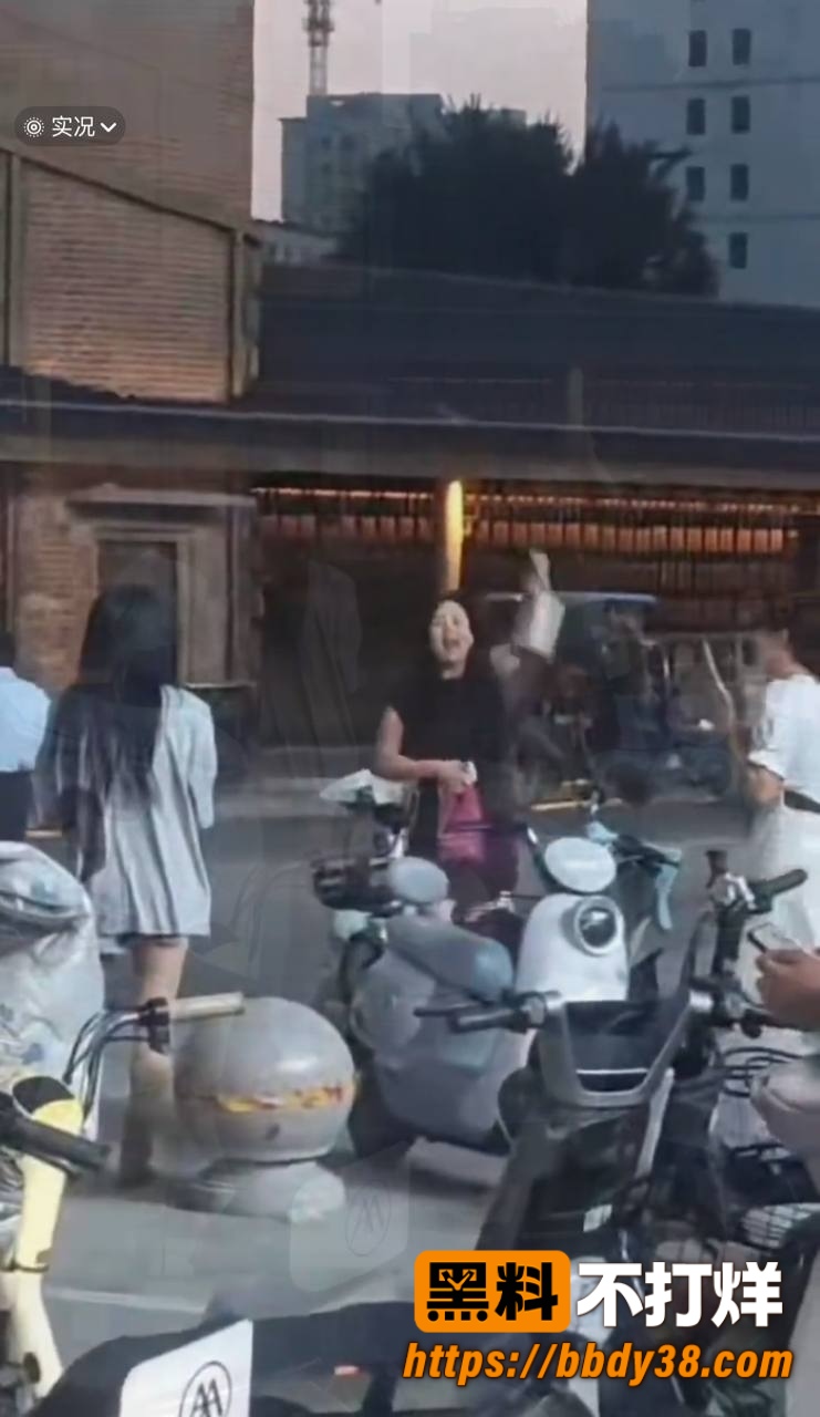 临沂临沭街头抓小三6