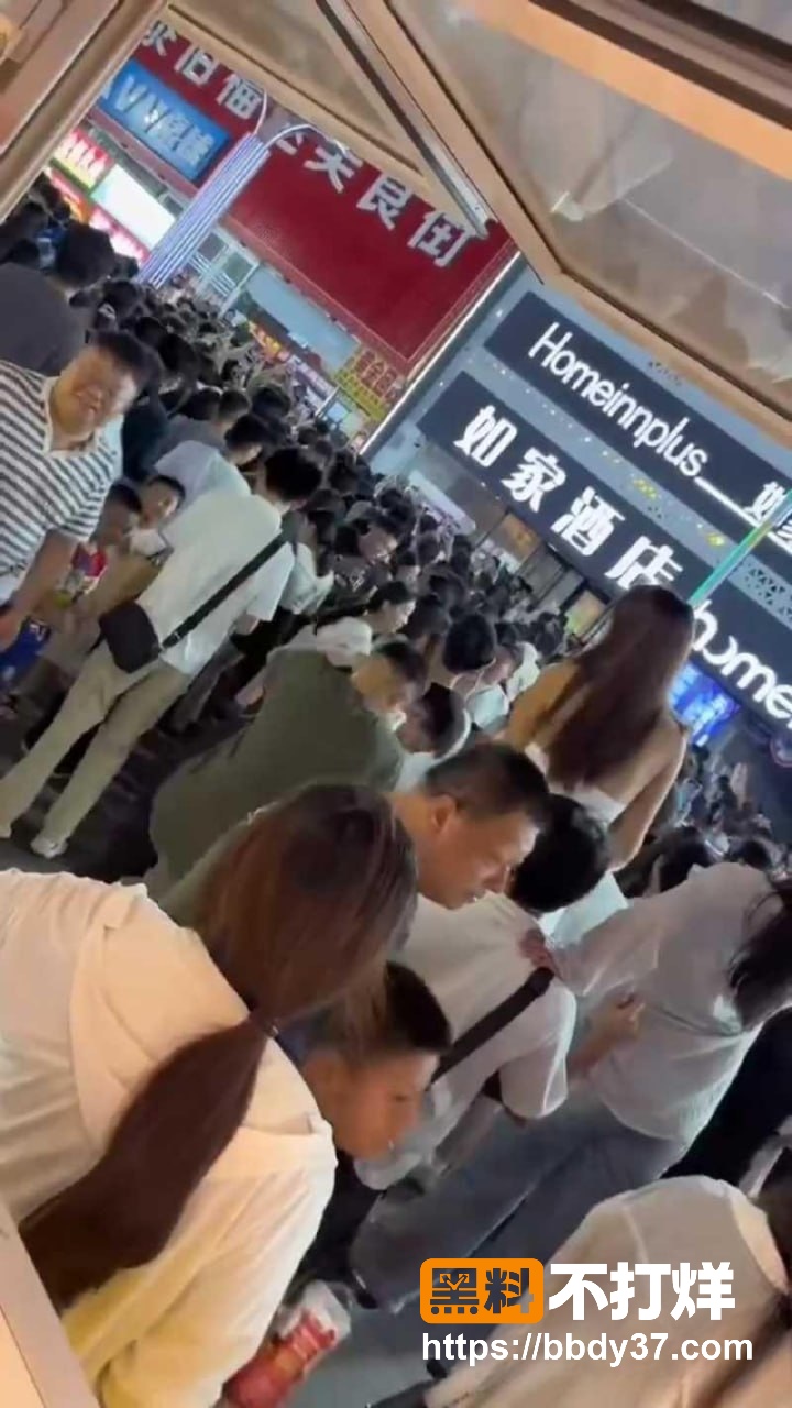 山东青岛李村乐客城抓奸事件现场5
