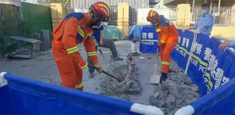 安徽凯宾酒店附近惊现 水泥封尸打生桩 看起来十分惊悚 据说这是用来镇压邪祟的道家禁术!