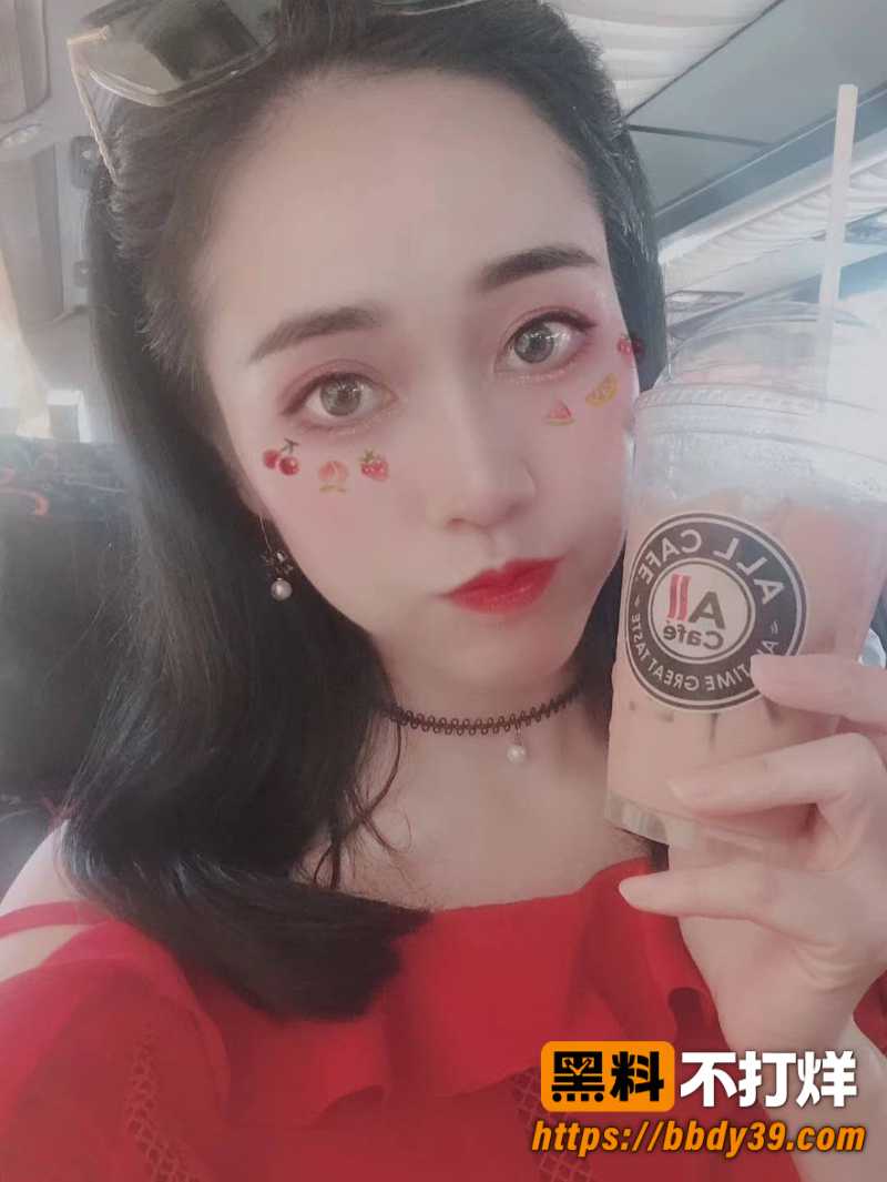 约炮大神胡子哥女主赵一蕊早年照片曝光 清纯小姑娘竟被调教成母狗