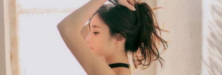 表哥睡着了,偷偷跑进厕所趁嫂⼦洗澡时操了她 可惜不敢⼤声说话!
