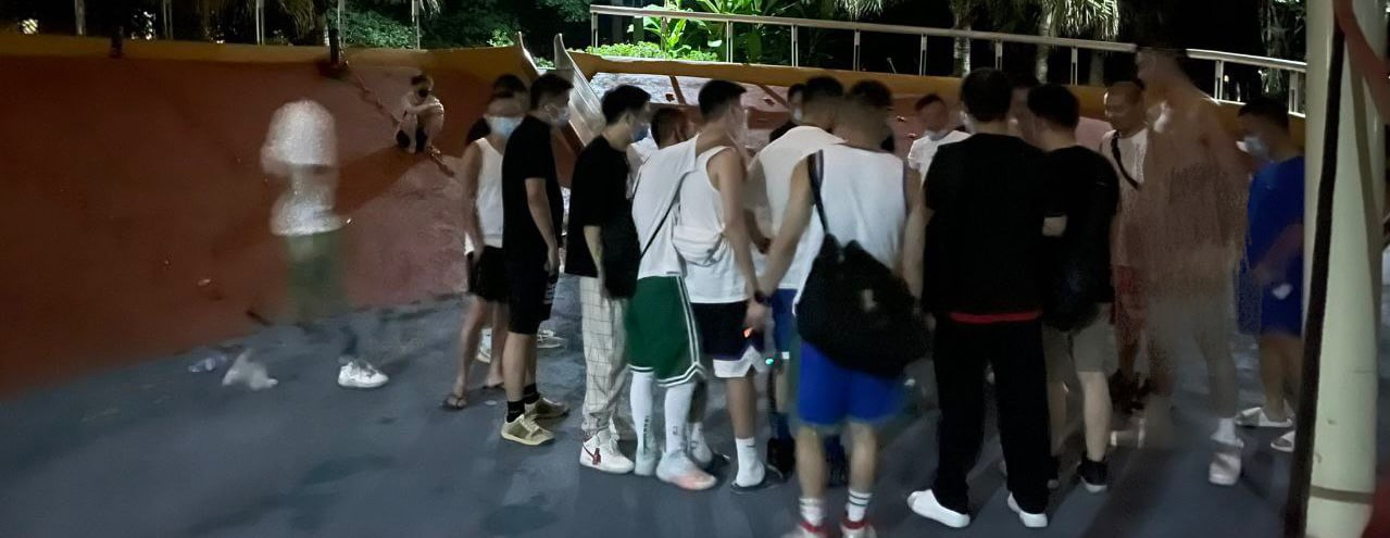 成都沙河公园男同gay被警察一锅端