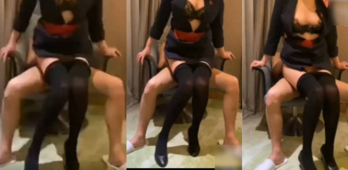 嫂子跟我玩情趣性爱，空姐制服诱惑，坐在我的大腿上骑乘