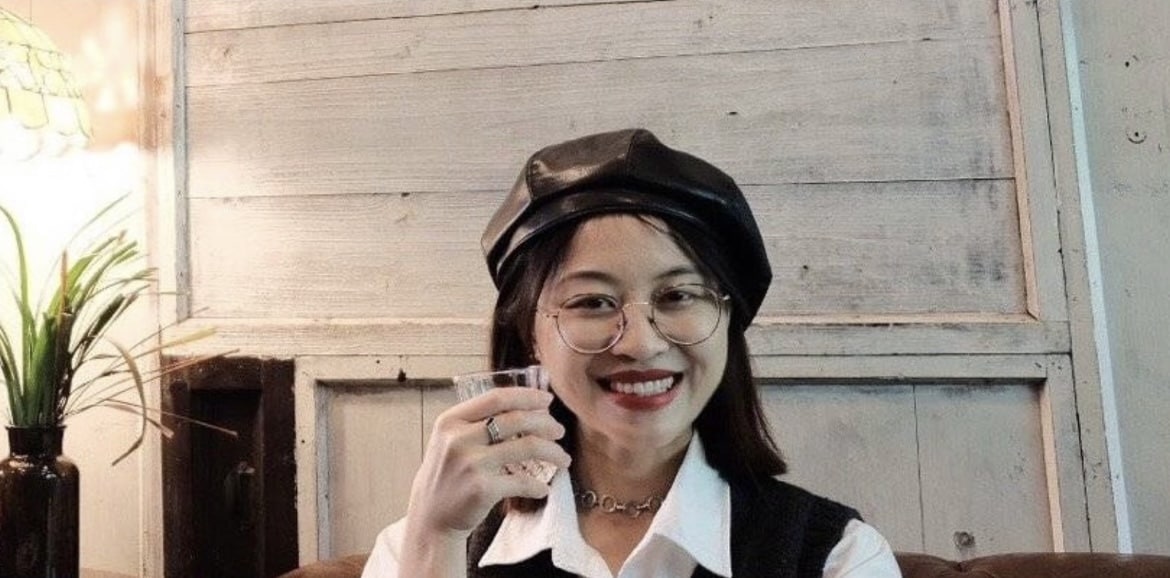 表哥偷拍年纪轻轻得小表妹洗澡的时候竟然在自嗨