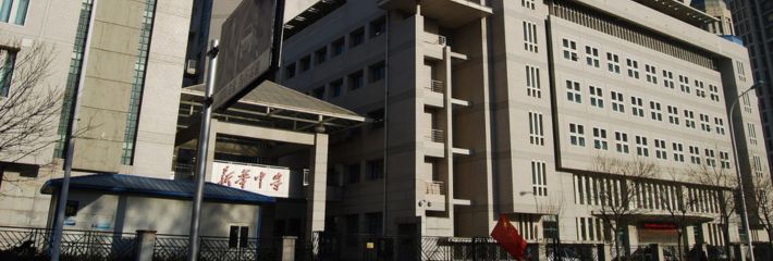 独家校园新瓜爆出天津市新华中学高二学生在厕所刺激doi被偷拍!