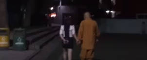 【新奇视频】和尚都恋爱了，你还在单身。