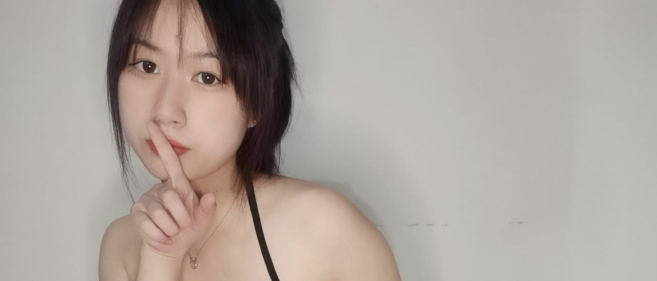 广东珠海夫妻情趣交流群重磅流出嫩妻母狗欢欢全裸露出酒店3P