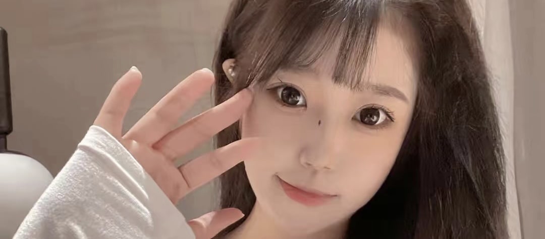 抖音美女主播 陈一一 PK蝴蝶战衣侧身漏大圆球 笑着面对丝毫不慌
