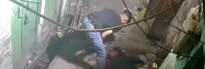 重口慎点!印度德里一名17岁的青年因拒绝给凶手350卢比遭残忍杀害!喉咙被刺60刀~