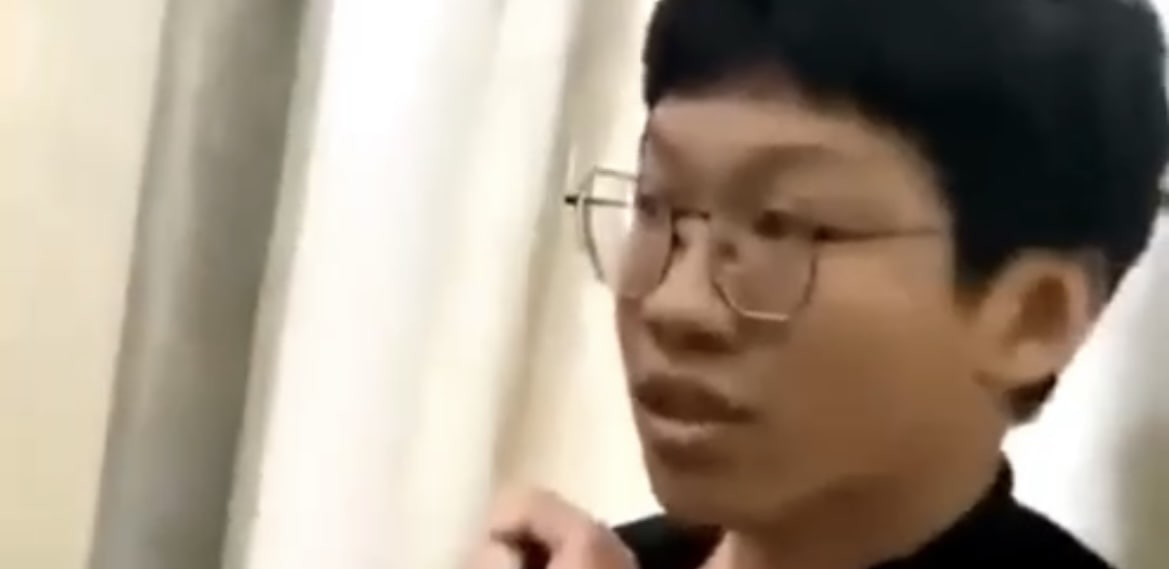 四眼小哥女厕所偷拍被当场抓获 被一群男生围堵吓得求饶脸色煞白!