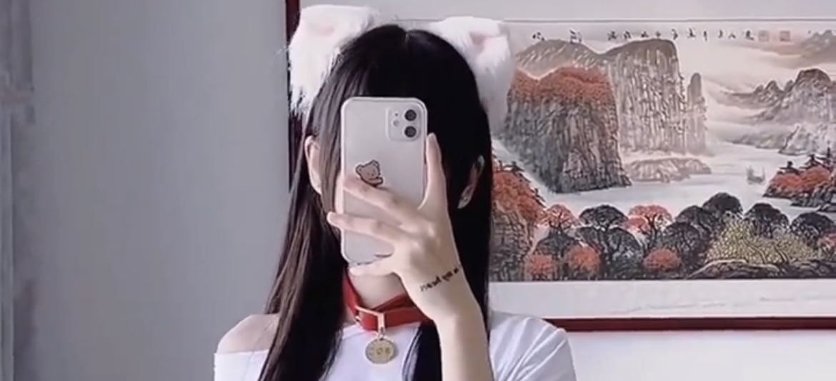 微博网红 甜乙女 土豪高价一对一定制视频 绝对的反差!