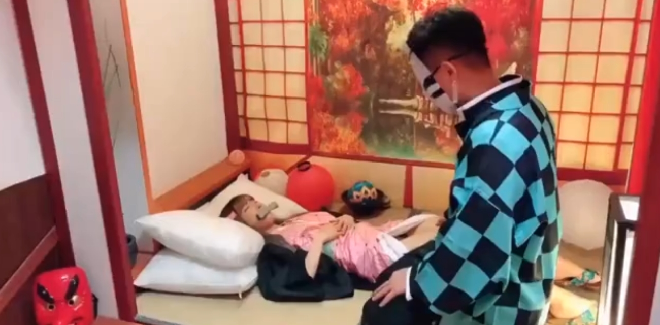 台湾SWAG linlinbebe弥豆子AV成人版 骚货母狗深喉巨屌狂吞 全程场面火辣刺激！