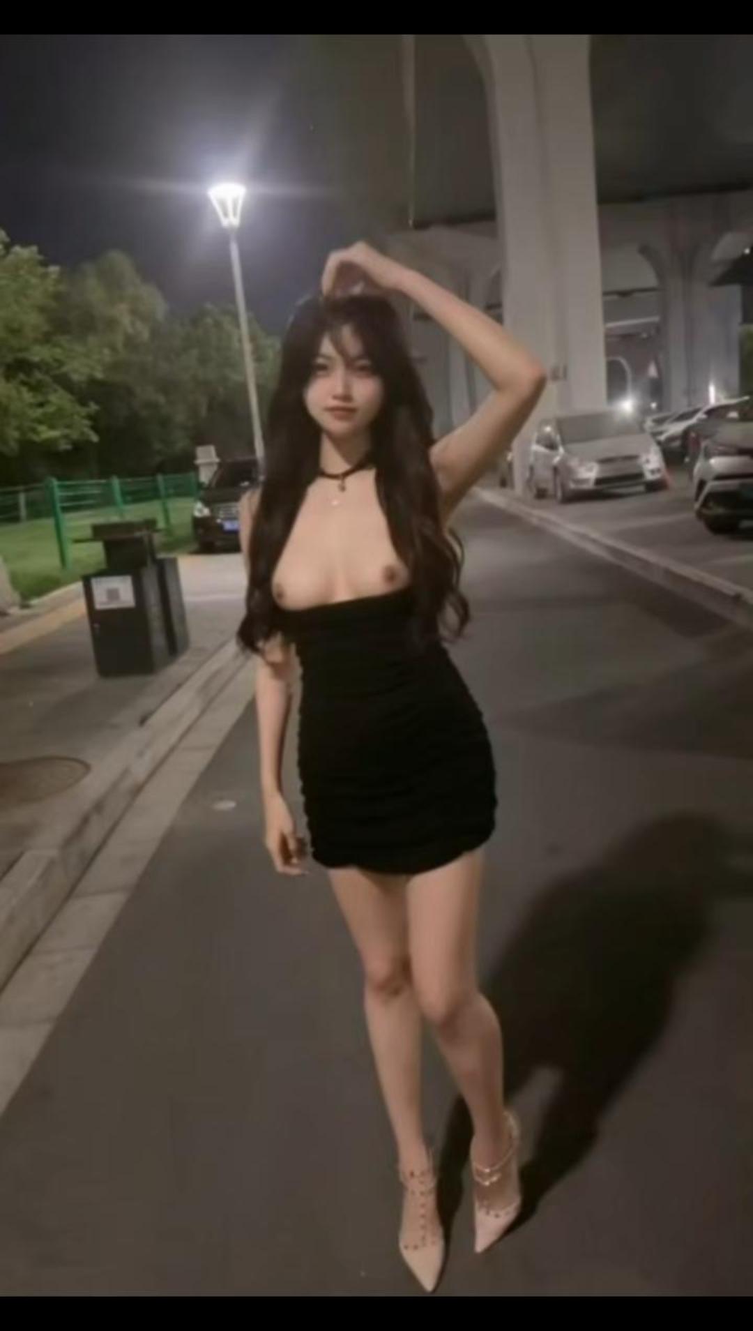 微胖超极品颜值的大学生被大叔带到户外玩露出！