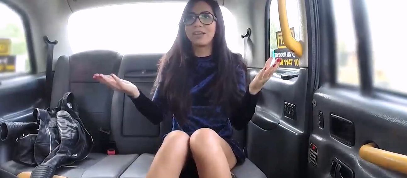 Faketaxi FT0147经典系列再出神作 短裙大长腿被司机胡子蹭穴狂操 画面极度刺激！