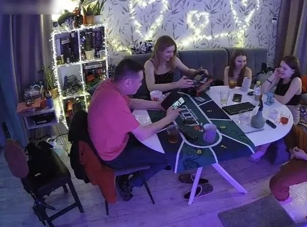 欧美富人聚会 好友突然脱衣口交 当众干起来 浪叫声此起彼伏太刺激