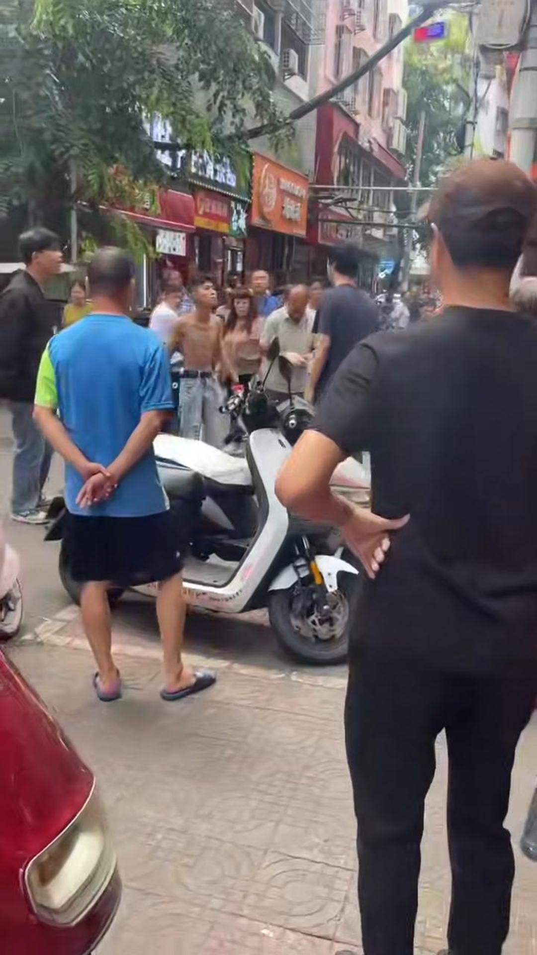 大高个被打成孙子！精神小伙太狠了