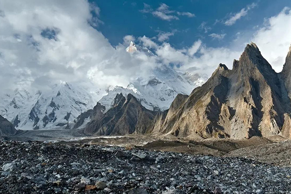 世界第二高峰 布洛阿特峰突发雪崩 传奇登山家普尔贾率10人顶尖登山队全员失联