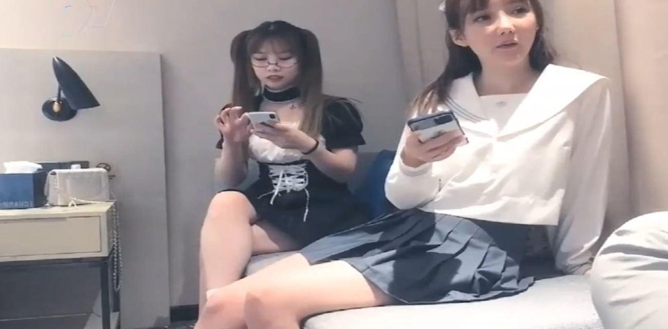 快手网红 美玲饱饱 涂涂小布 探花早年偷拍女主回归 全网万人跪求资源 女仆装双飞尺度炸裂