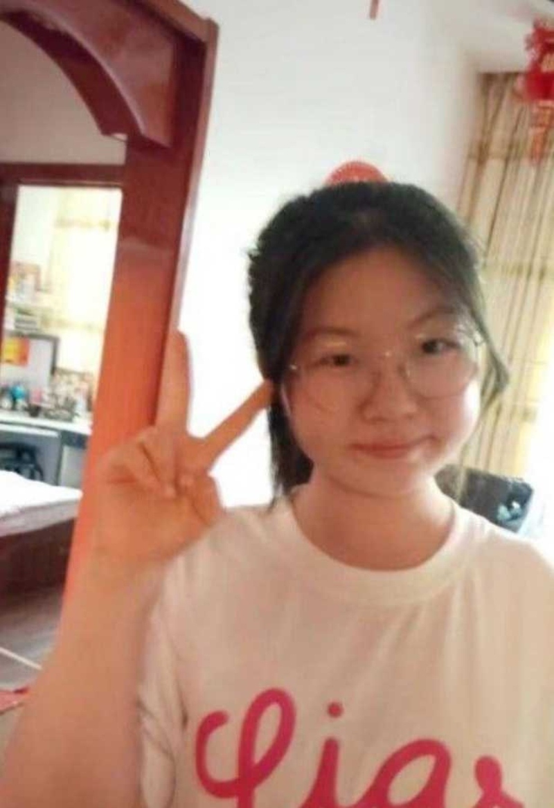 合肥三中王雅萱裸体视频泄露 清纯学生妹狂揉奶