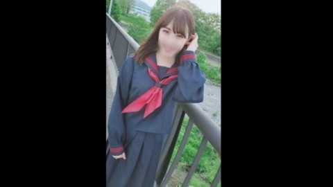 FC2PPV-1384955 縣立普通科的那個女孩在戶外和旅館內連續中出(64分鐘)
