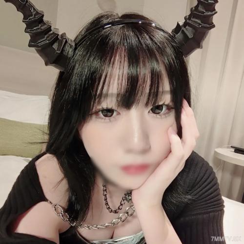 fc2-ppv 4038576 [未經審查] 性慾惡魔，Kourin。刺穿她時尚美白的身材**！參加萬聖節活動，帕里皮女人們激烈而深入地糾纏在一起，讓她們陷入快感之中！ FC2-PPV-4038576