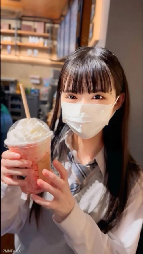 FC2-PPV 4545625 [有限的時間] 18歲的學生Creampie第二輪FC2-PPV-4545625