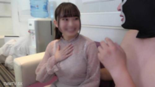 fc2-ppv 4569259 【初撮り／２発射】童顔で可愛臉的18歲G罩杯咖啡廳店員。 軟軟的白皙身體讓人陶醉其中。 在緊緊而有締緊感的陰道內射精。 FC2-PPV-4569259