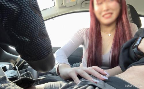 fc2-ppv 4676983 FC2-PPV-4676983 Fカップ巨乳美女にお願いして車内手コキ